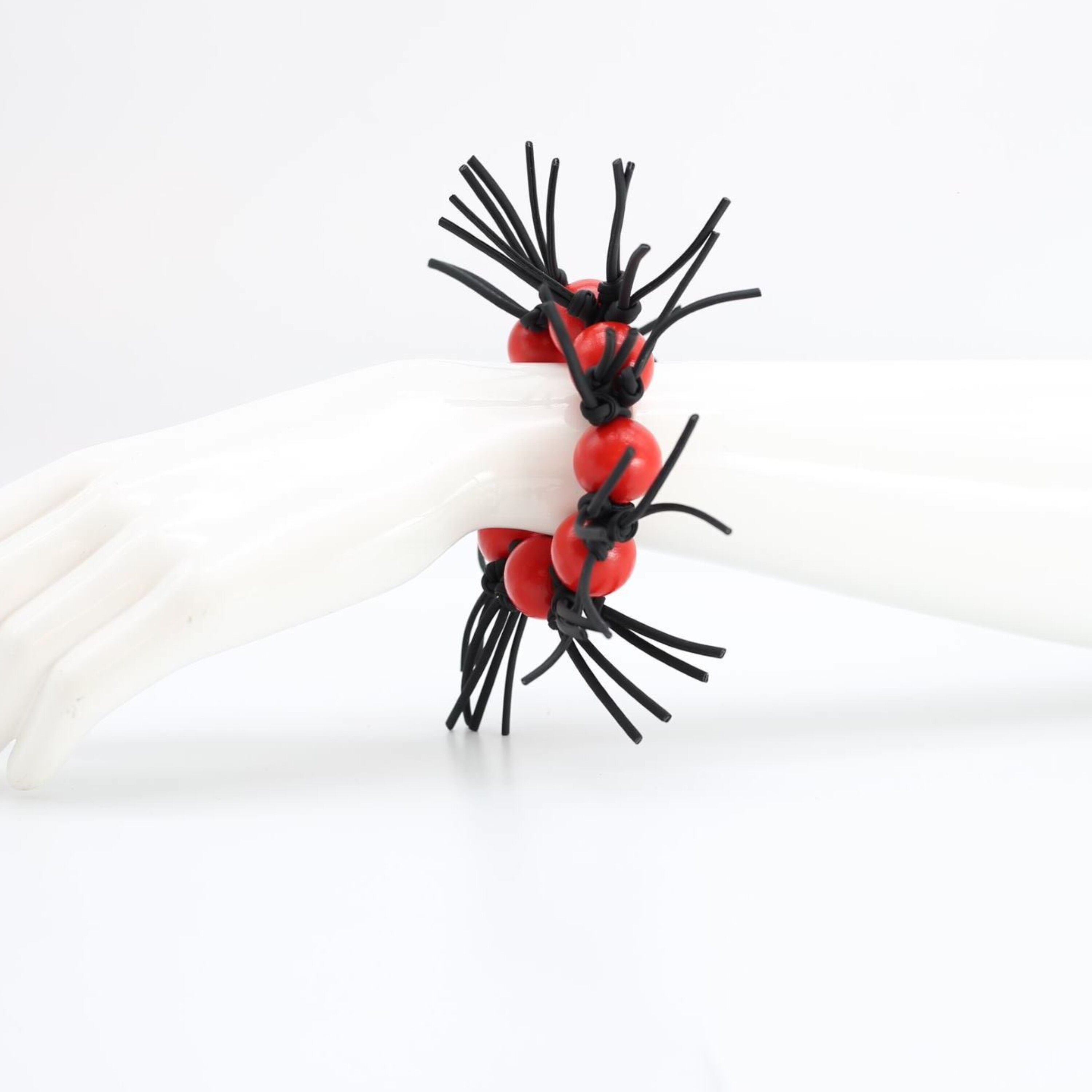 Bracelet Perles Rondes et Pointes Simili Cuir - Rouge