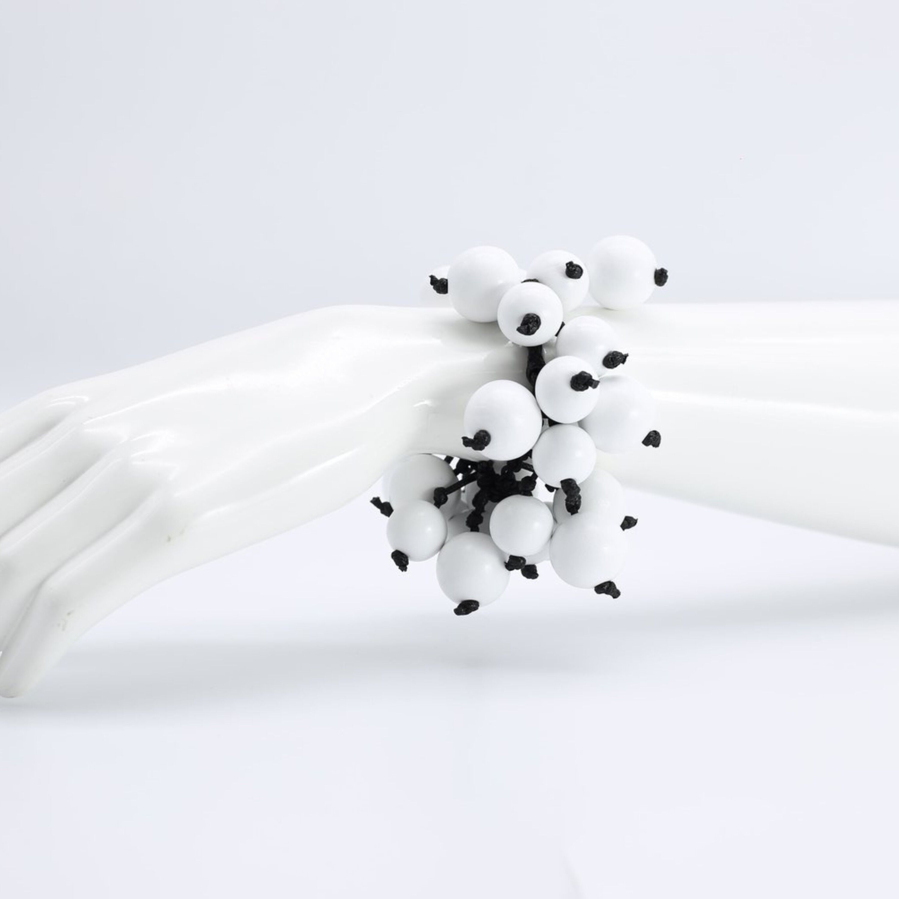 Armband mit runden Beerenperlen - Weiß