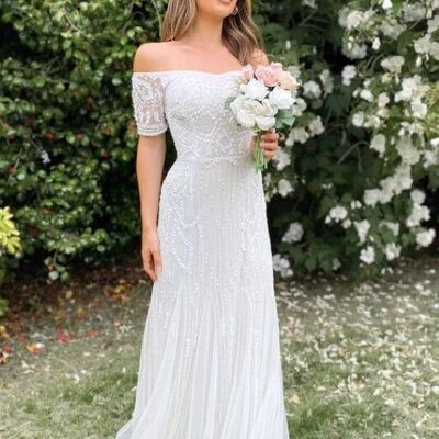 Vestido largo con escote Bardot en blanco de Evie
