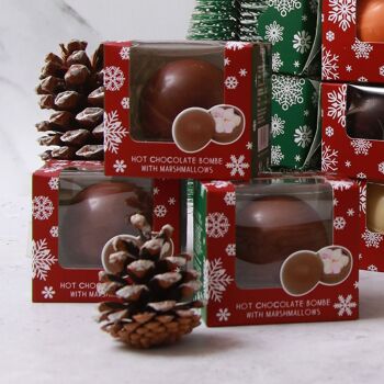 Bombe au chocolat chaud de Noël dans une boîte (simple) 3