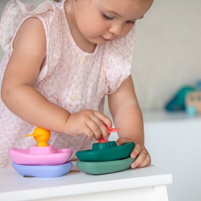 Silicone Bath Toy - Set of 2 Boats + 1 Captain - Pink