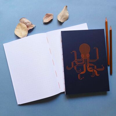 Großes Octopus-Notizbuch mit gepunkteten Seiten