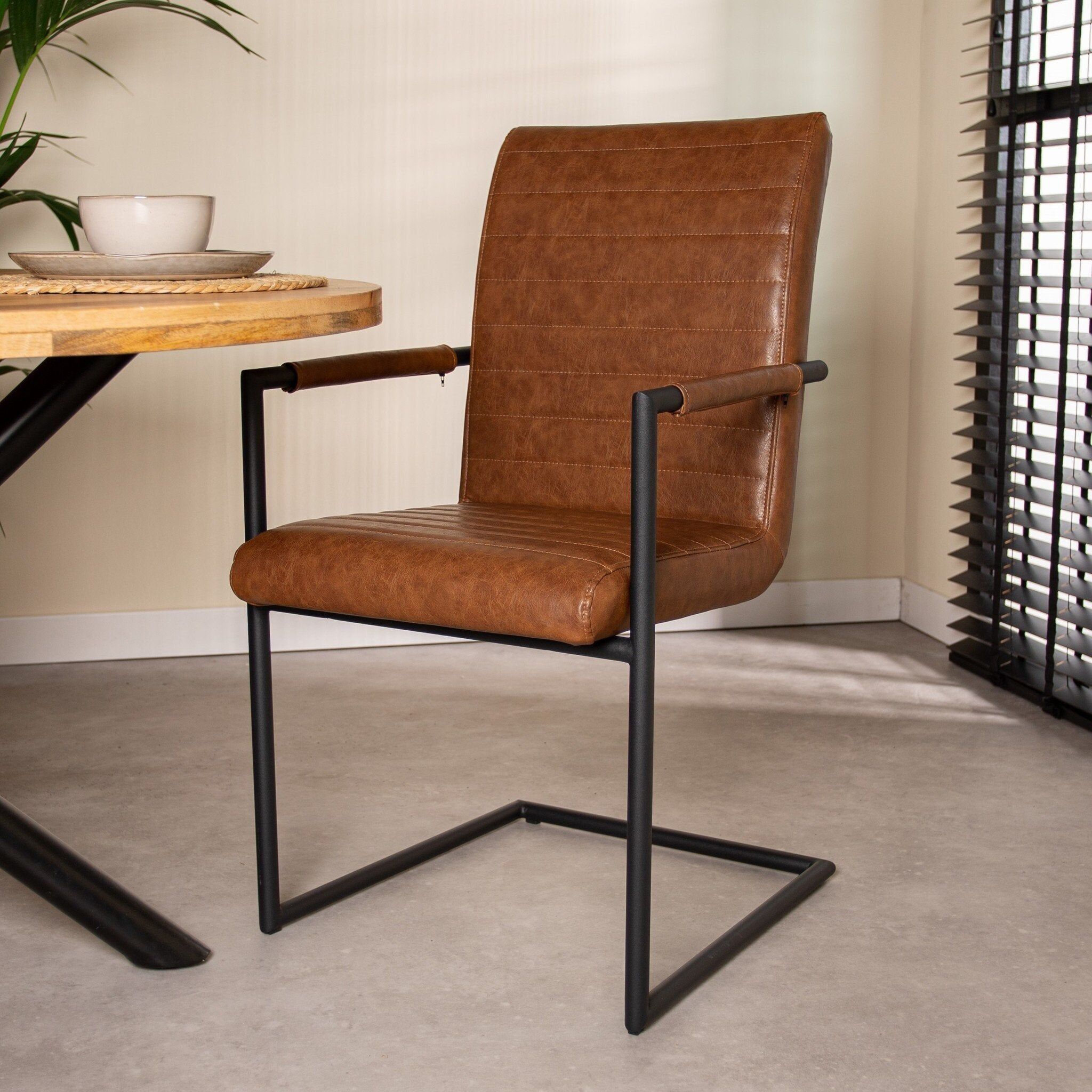 Sedia da pranzo industriale Bras cognac con bracciolo