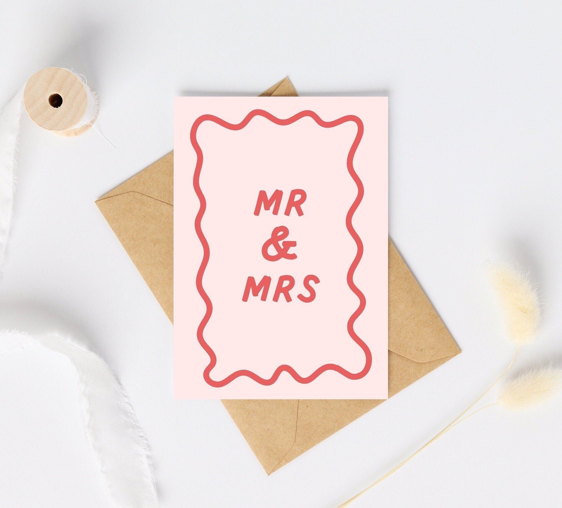 Mr & Mrs Wedding Engagement Card | Biglietto con bordo ondulato a forma di conchiglia