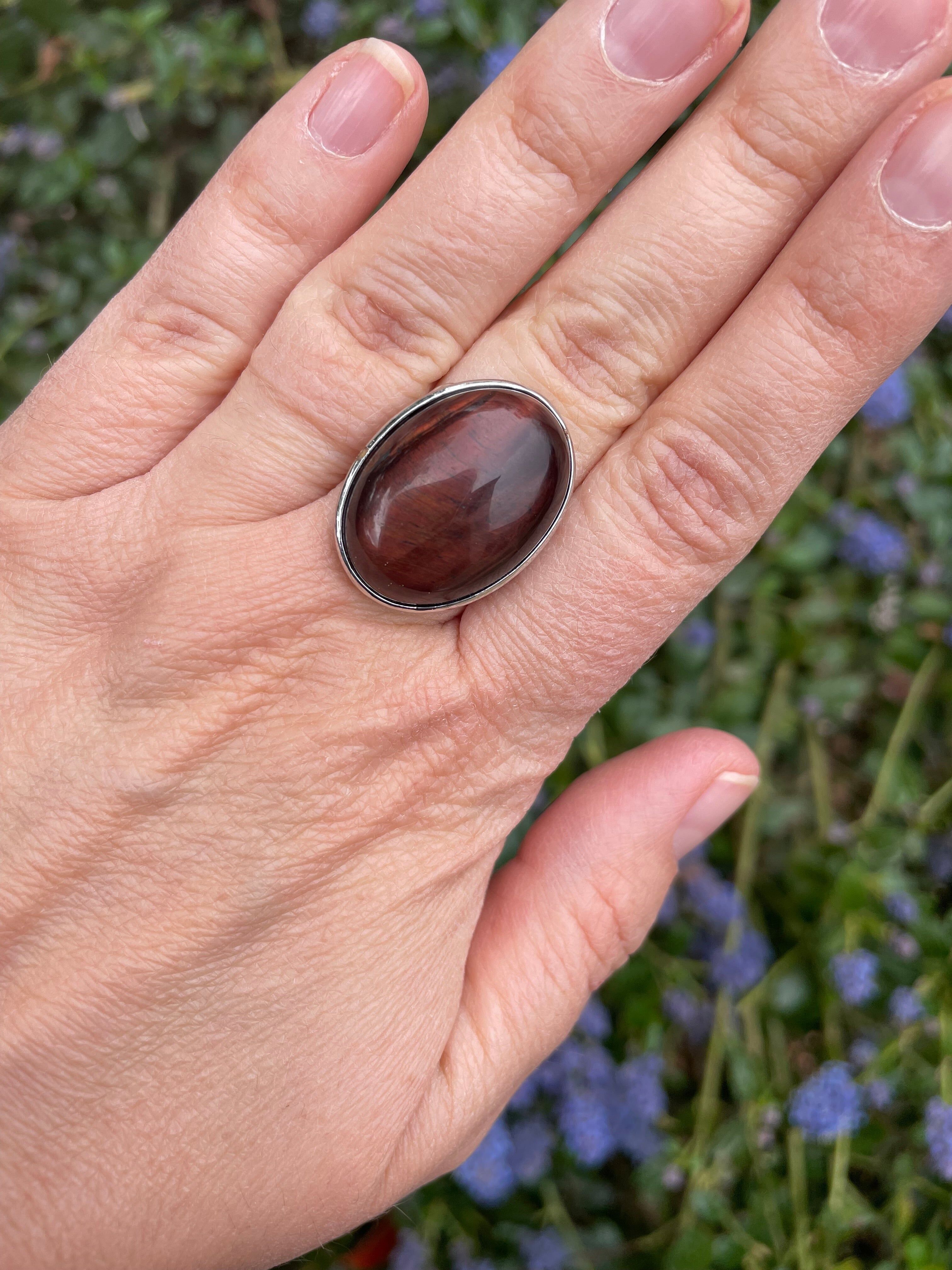 Verstellbarer ovaler Steinring aus natürlichem Bull's Eye