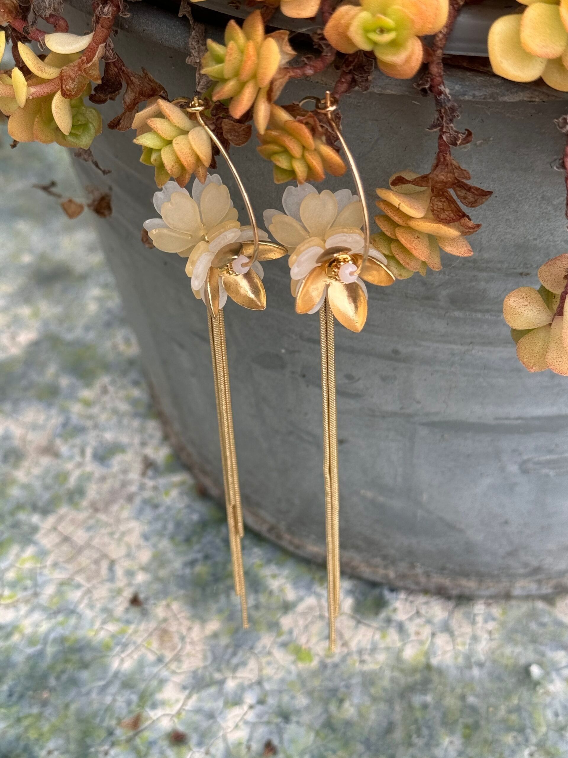 ELLA white, salmon earrings