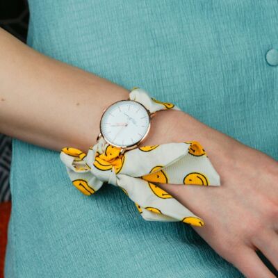 Orologio da polso boho Geneva con cinturino in cotone intercambiabile con faccina sorridente gialla