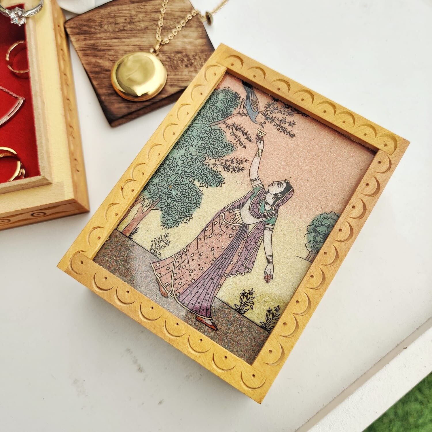 Portagioie indiano fatto a mano da donna tradizionale vintage intagliato in legno