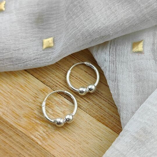 Pendiente de aro de plata pura de dos bolas Bali Dainty Huggie Steampunk