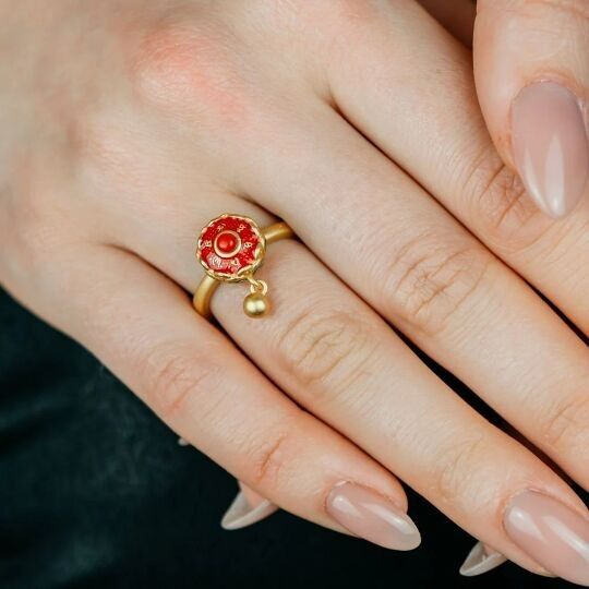 Anello di preghiera con filatore smaltato tibetano buddista regolabile placcato in oro