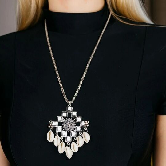 Ciprea d'argento ossidata Specchio Ciprea Dichiarazione bohemien Ciondolo Collana tempio