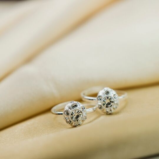 Anello da piede Midi Bichiya in argento 925 con pietra tonda in zirconi bianchi bohémien