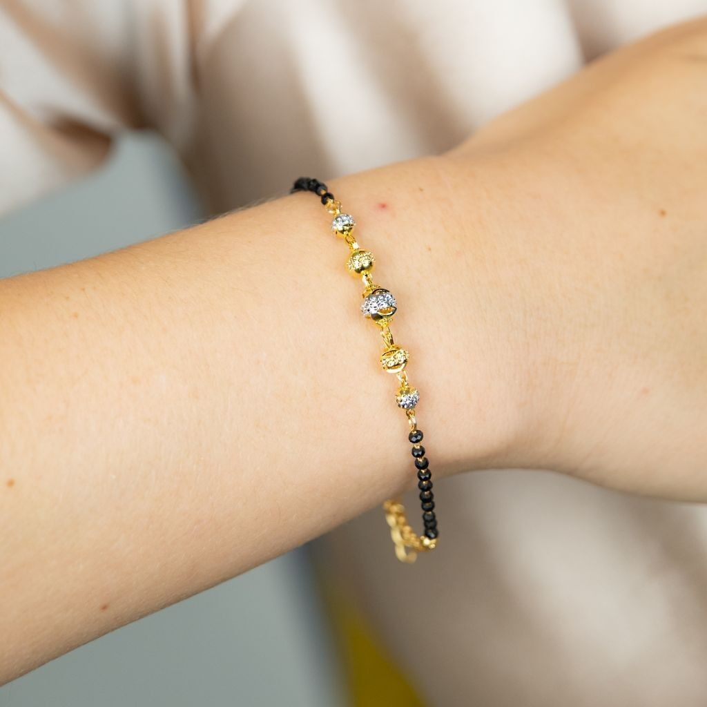 Indisches Nazaria-Armband mit fünf weißen Kugeln, Mangalsutra-Perlen