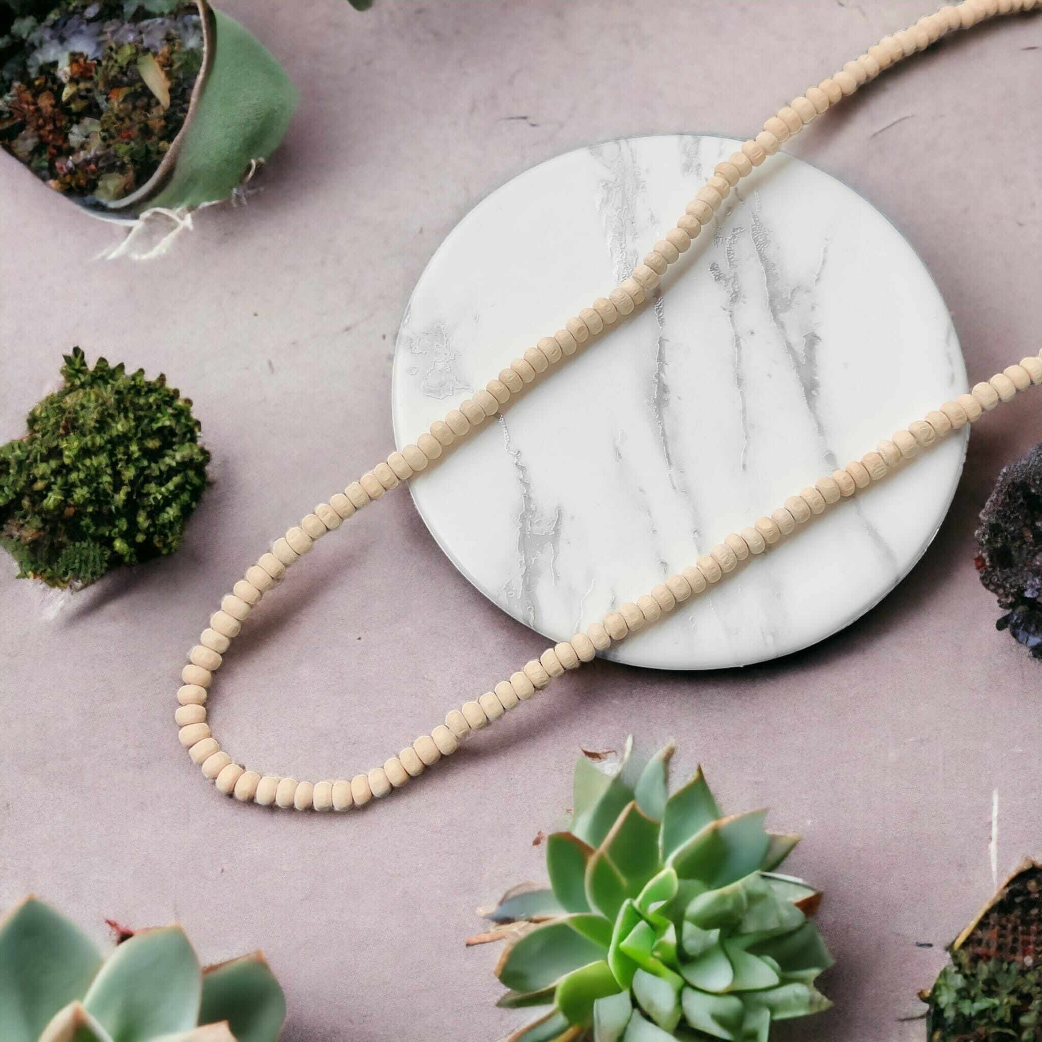 Collana religiosa indiana leggera con perline di Tulsi Japa Mala