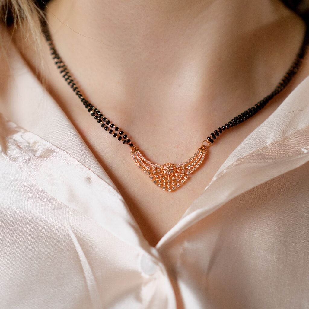 Collana Mangalsutra con ciondolo in zircone indù indiano con perline nere