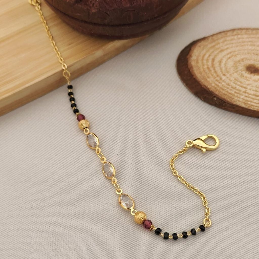 Braccialetto Mangalsutra sottile in pietra nera con perline minimaliste