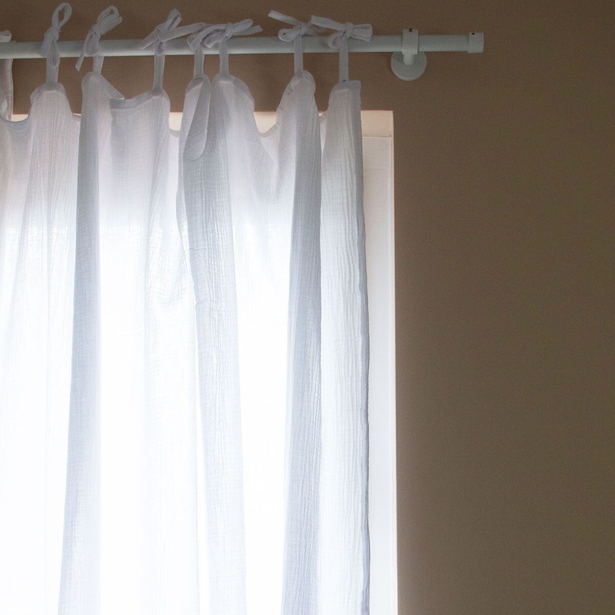 Tenda con cravatta BIANCA