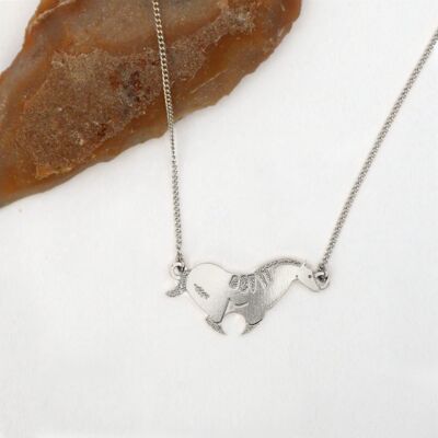 Collar de caballo prehistórico plateado