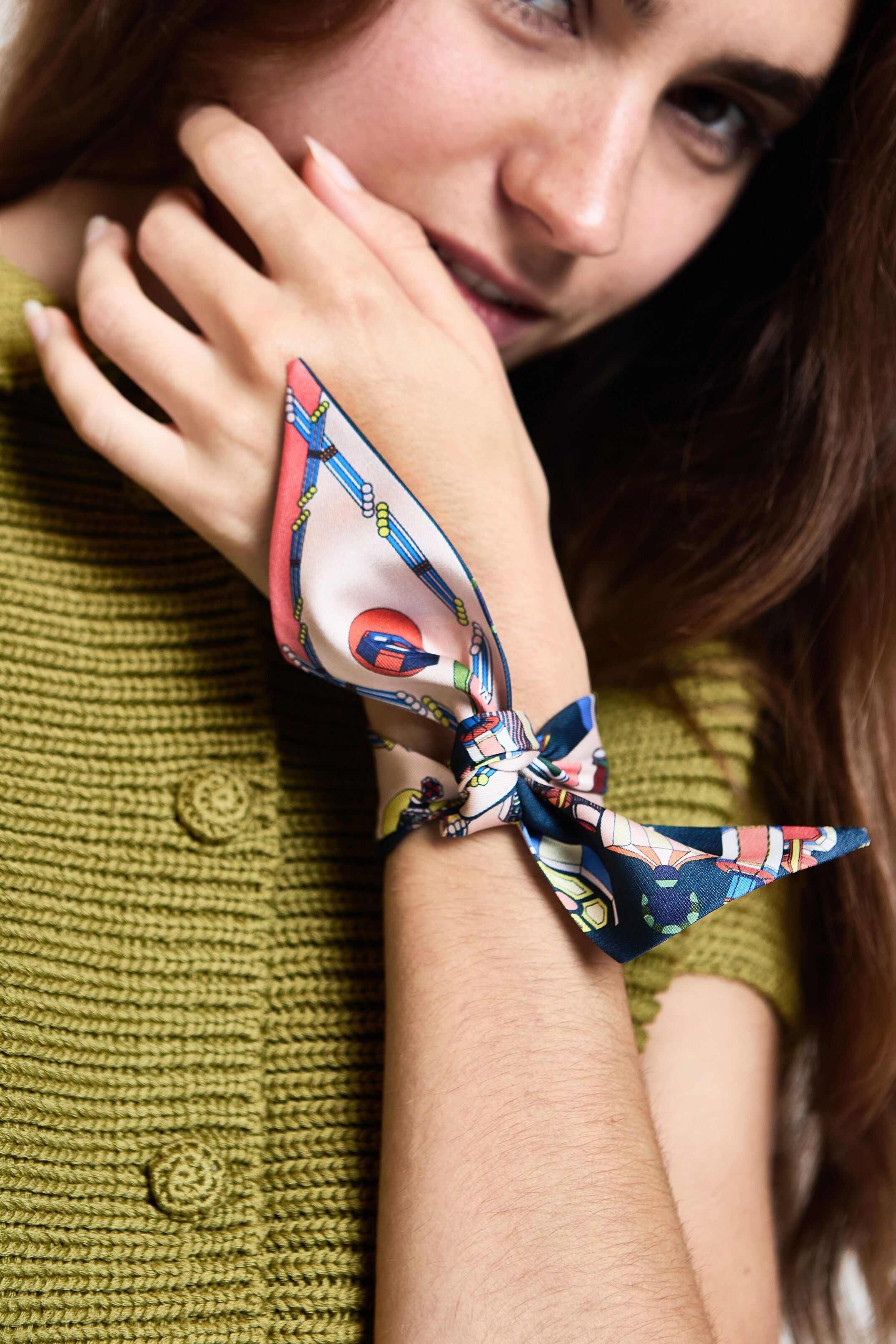 VirginieRiou – „La parfum notte“ Bandschal – Recyceltes Polyester – Marineblau und Puder – Band 42 cm x 6 cm