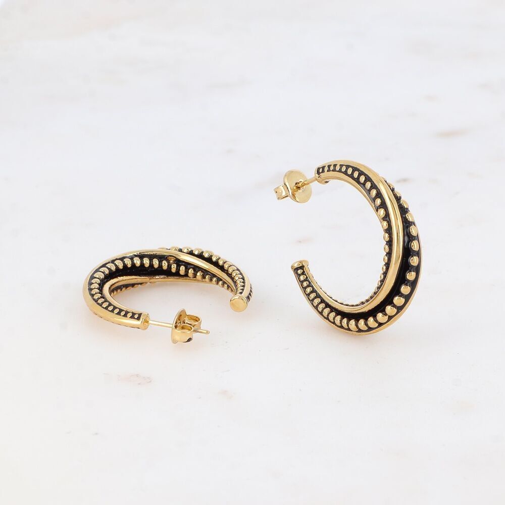 Orecchini a cerchio - volute e linee rotonde su smalto nero - 3 misure