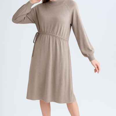 Abito in maglia morbida con maniche raglan e arricciature