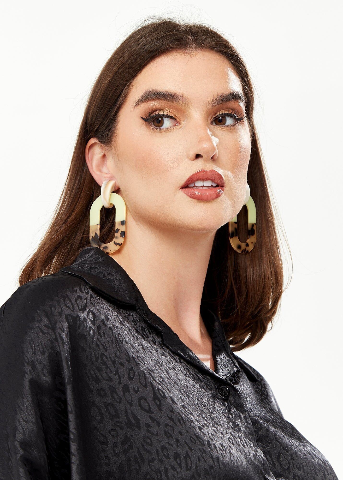 Orecchini a cerchio rettangolari Divine Grace in crema, marrone chiaro e marrone