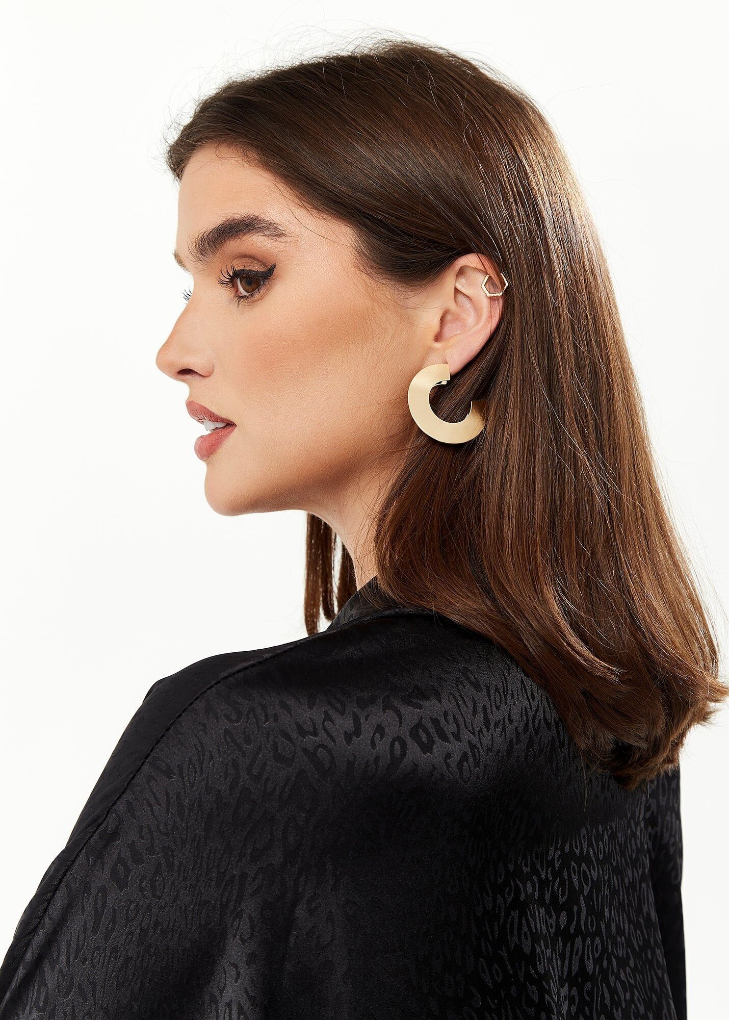 Abgeflachte Creolen „Divine Grace“ in Gold