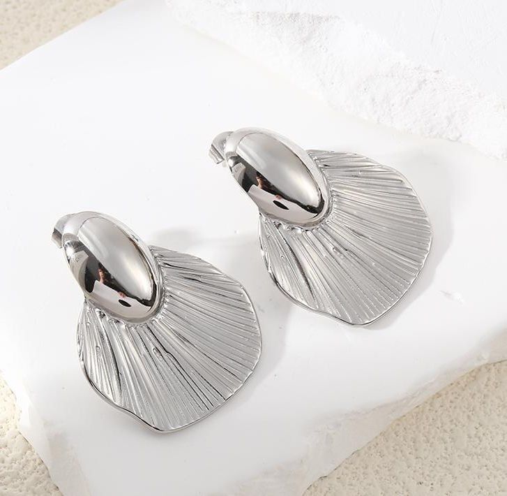 Orecchini in Argento con Dischi Irregolari e Strisce