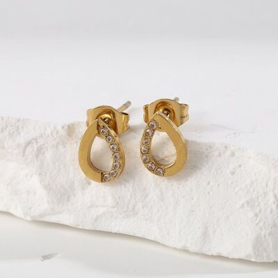 Orecchini a cerchio pendenti in oro tempestati di strass