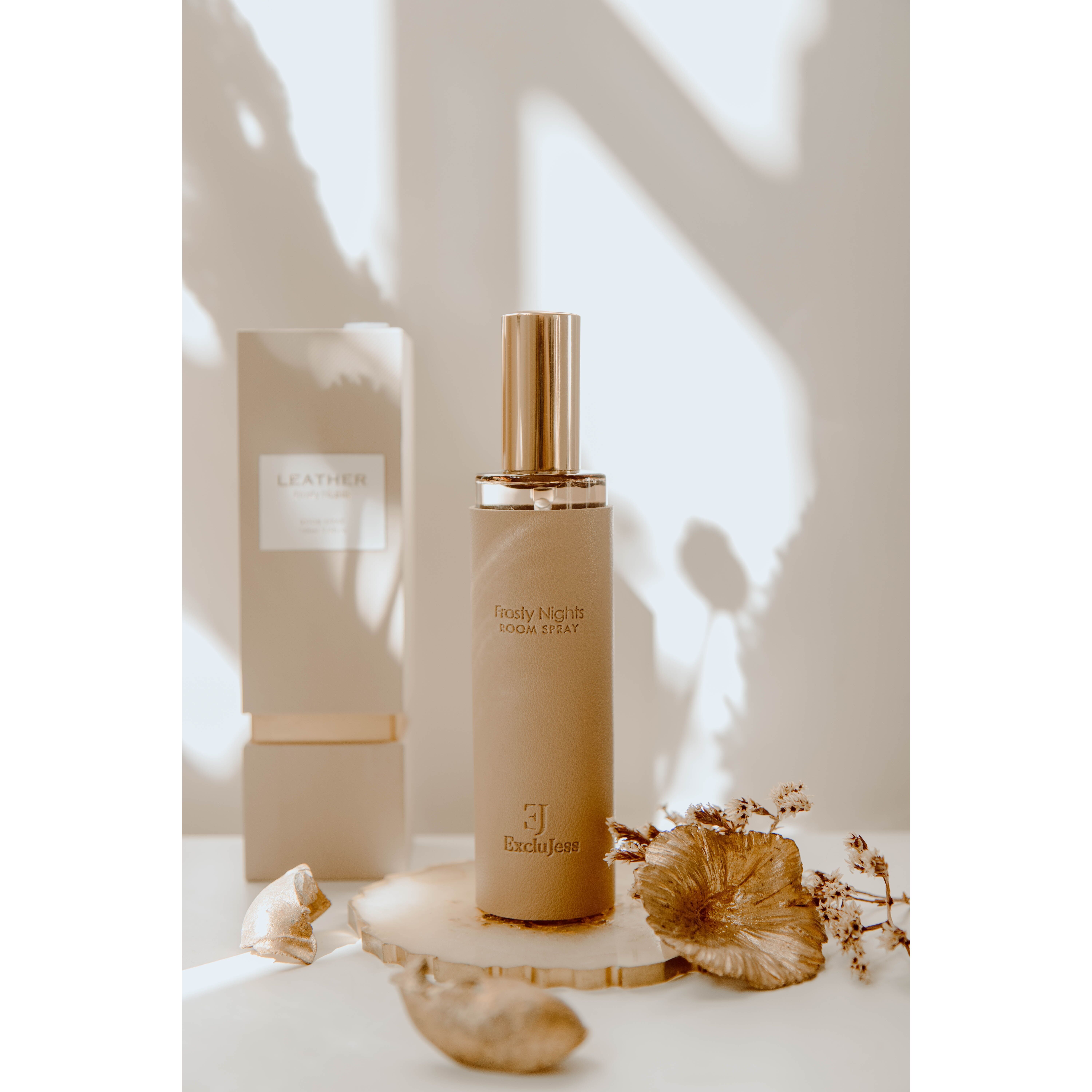 Spray ambientador para cuero color caramelo Frosty Nights - Paquete de lujo - Recargable - ExcluJess
