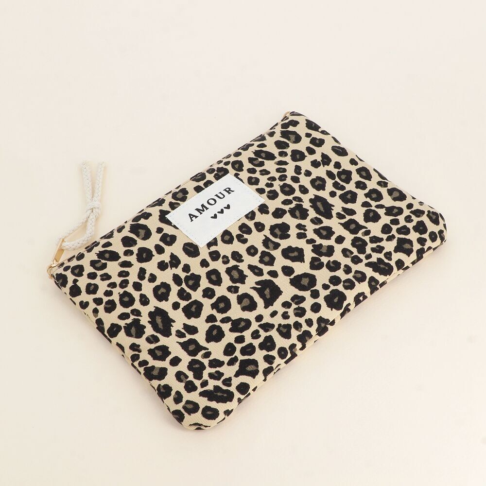 Astuccio a coste - LOVE e cuore, stampa leopardata