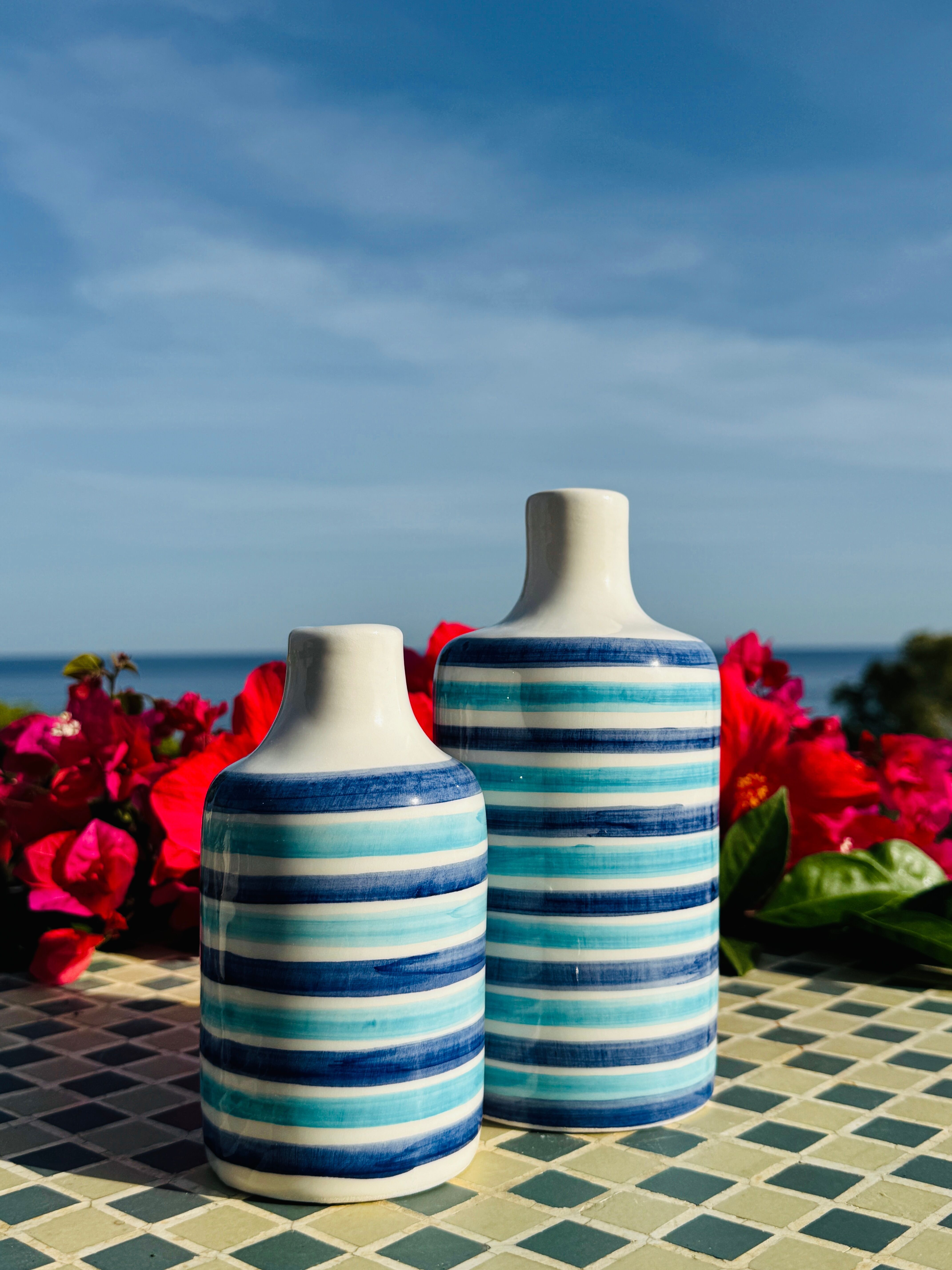 Bottiglia in ceramica per olio, distributore di olio, brocca per olio "Mediterranea" per olio d'oliva e aceto fatta a mano in Italia