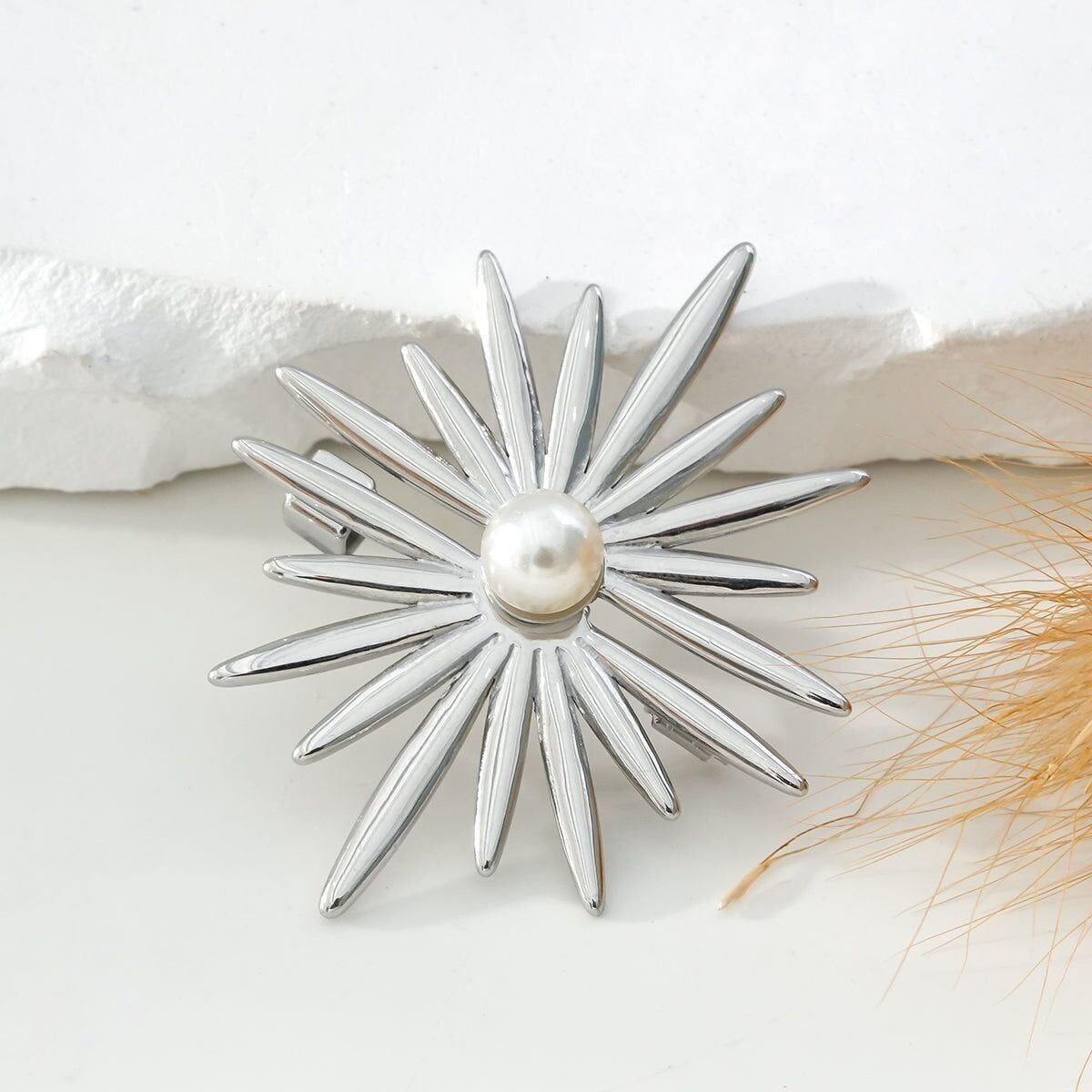 Spilla Sole In Argento Lucido Con Perla