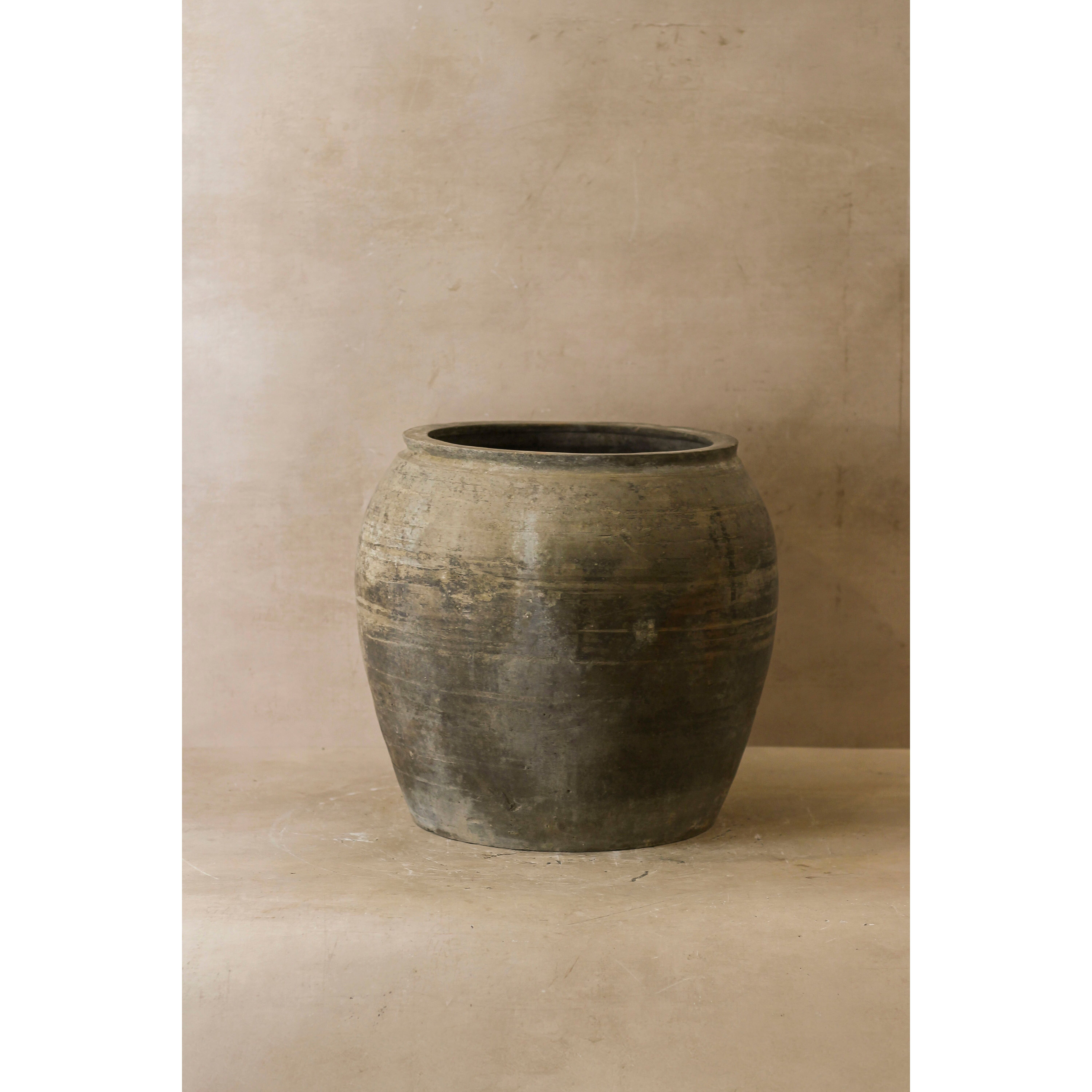 Vintage Dark Pot - No 59