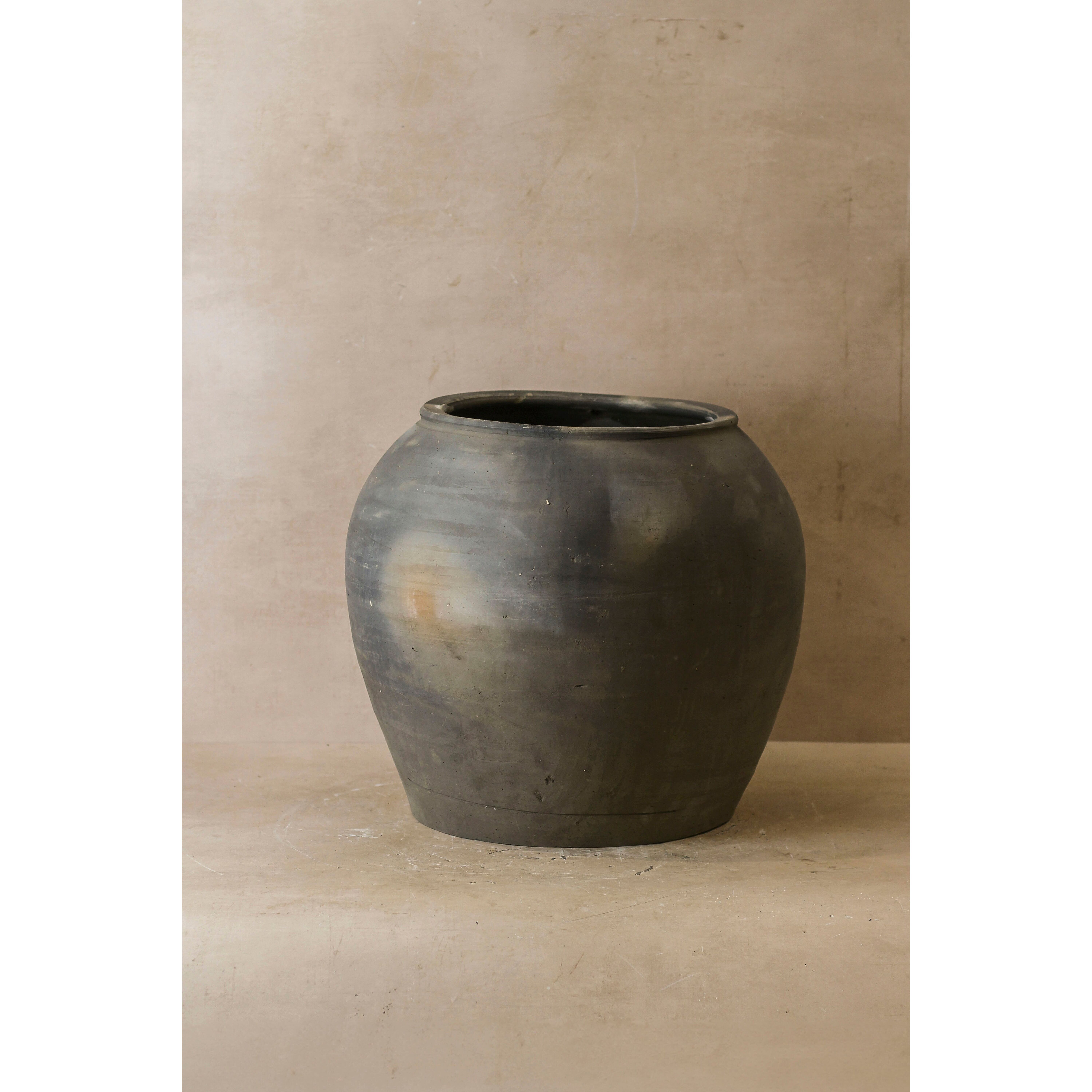 Vintage Dark Pot - No 60