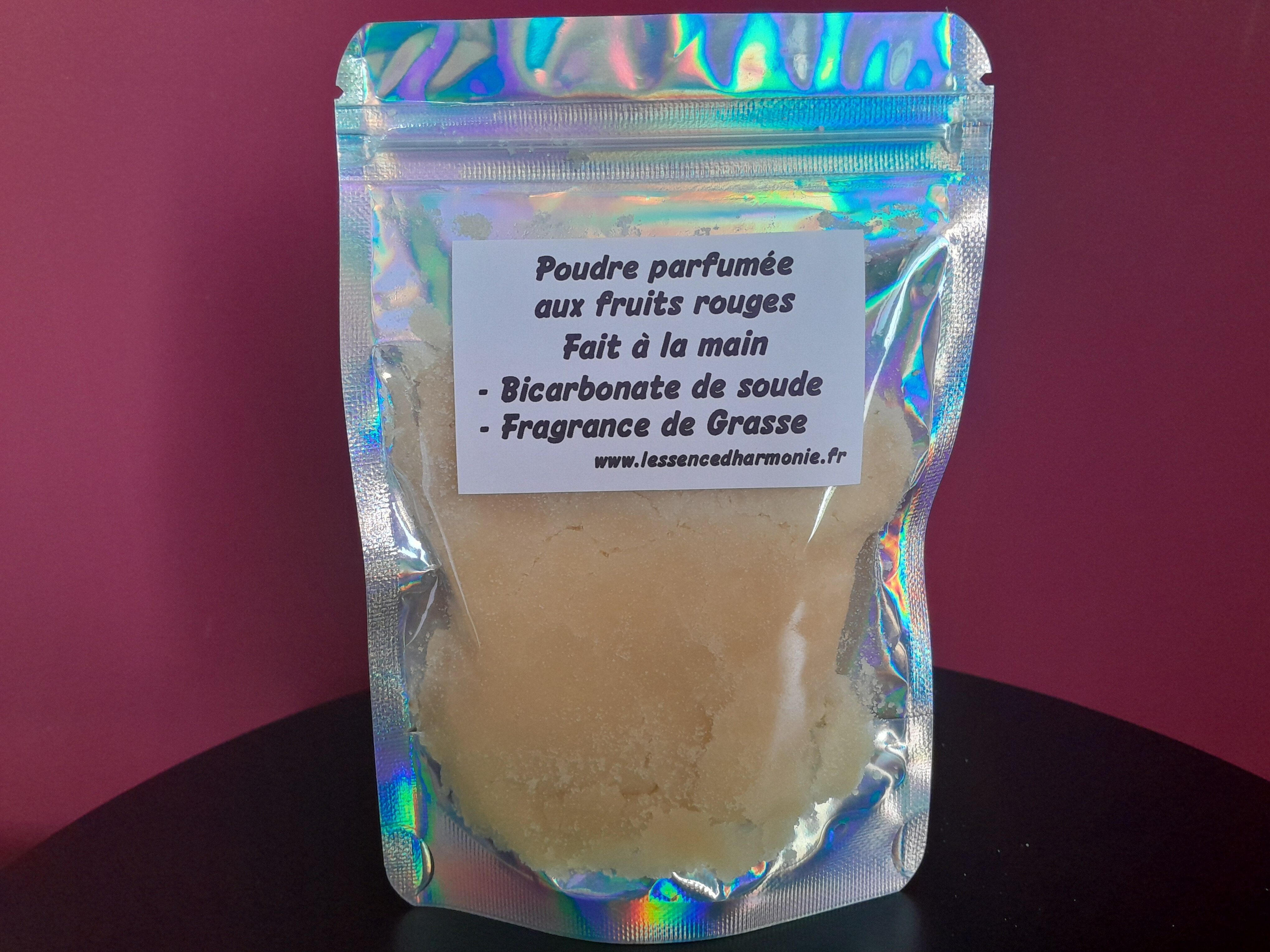 Polvere profumata ai frutti rossi (aspirapolvere, tappeti, moquette, scarpe)