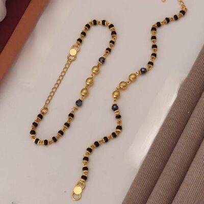 Bracelet Nazar pour enfants plaqué or avec trois boules noires