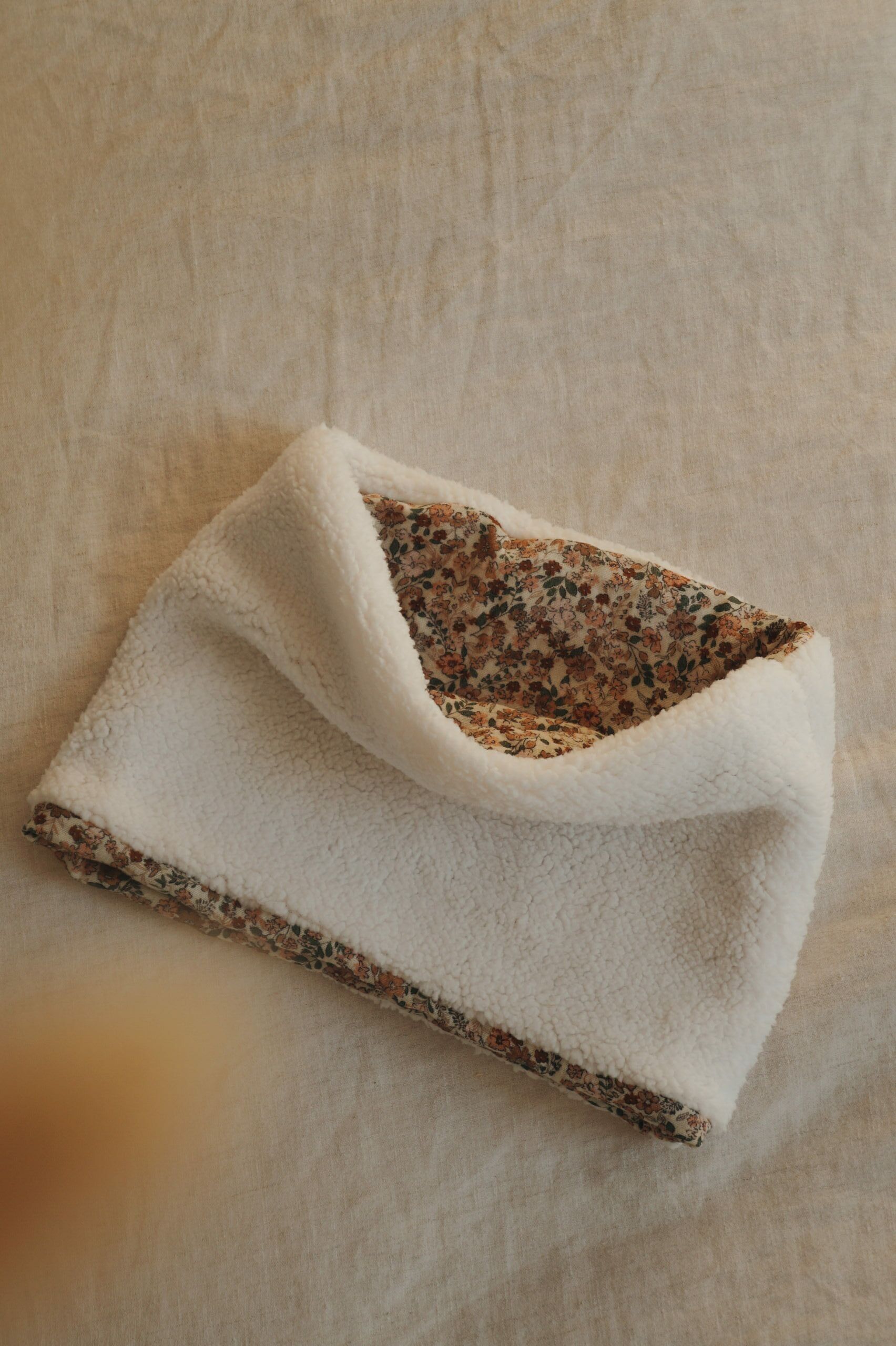 Girocollo Bouquet floreale color crema