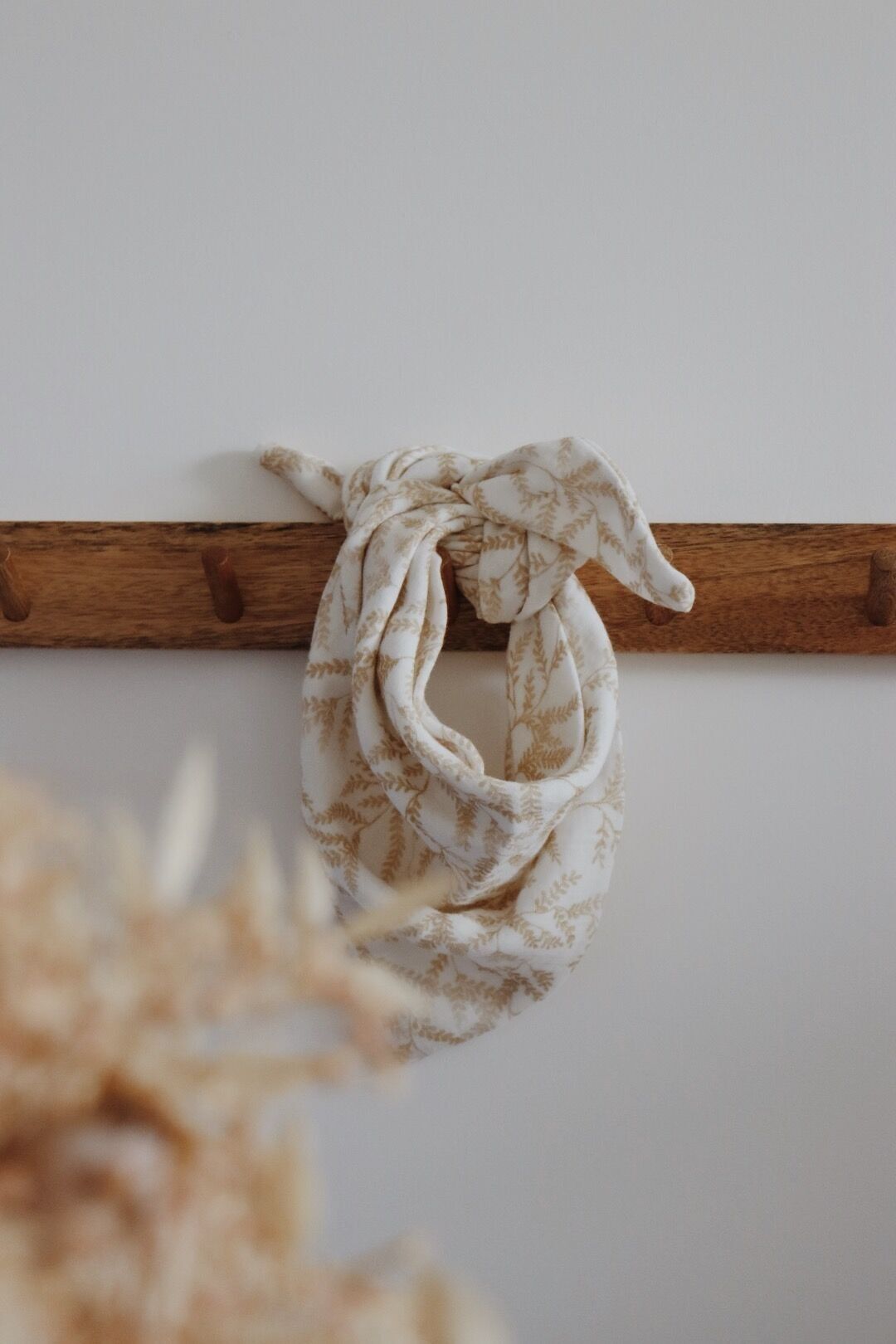 Sciarpe di felce dorata