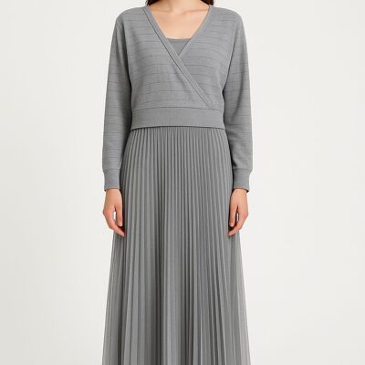 Jersey de punto de primera calidad en mezcla de lana con escote cruzado y vestido de malla plisada