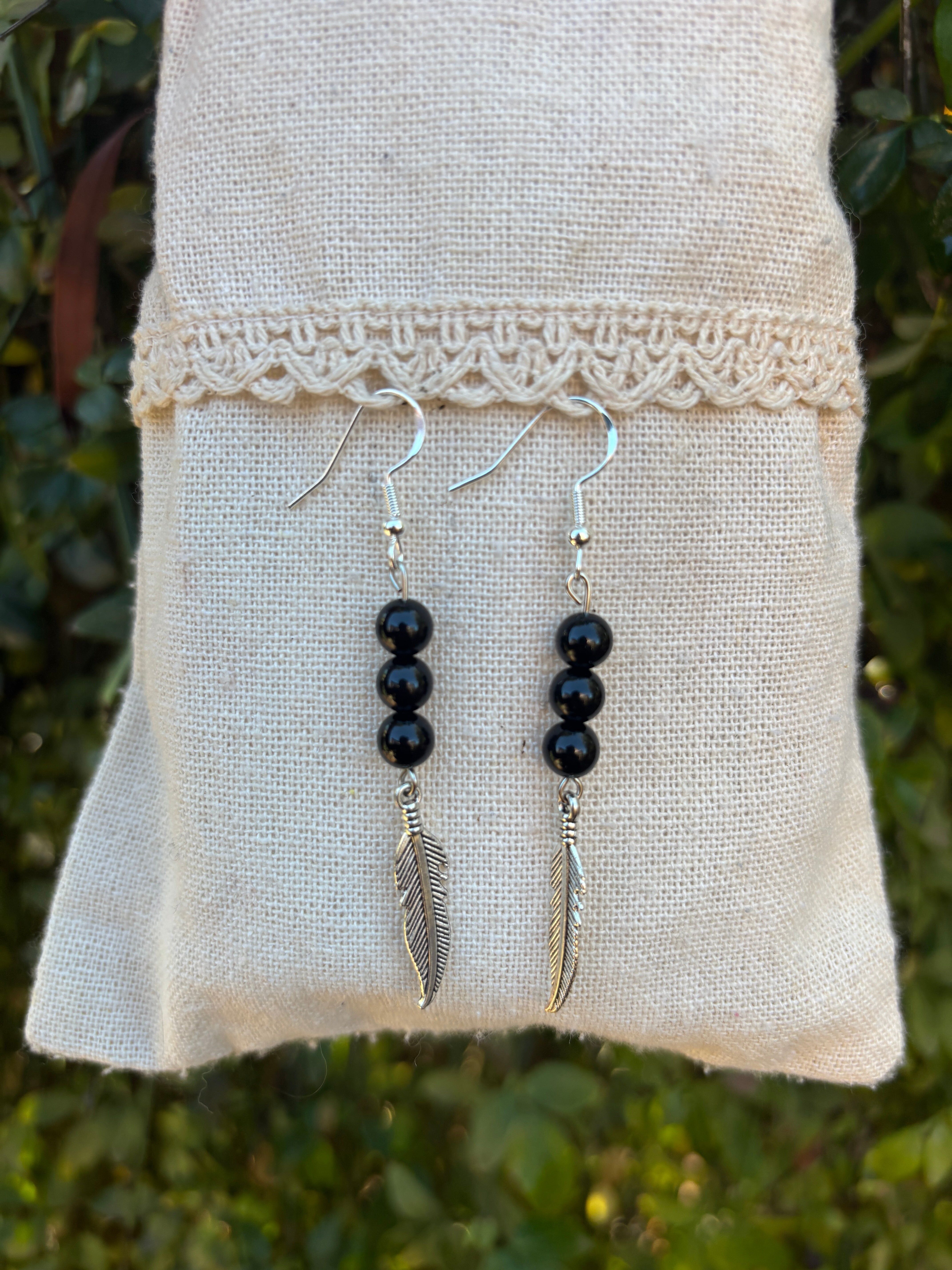 Orecchini 3 palline in Onice/Agata nera naturale e ciondolo piuma, Made in France