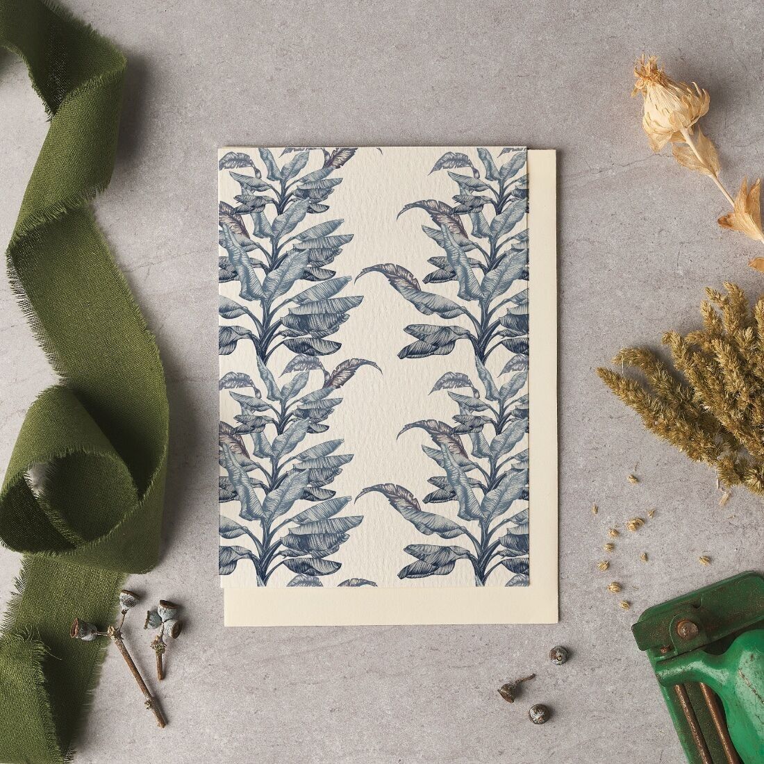 Biglietto vuoto con albero di banane