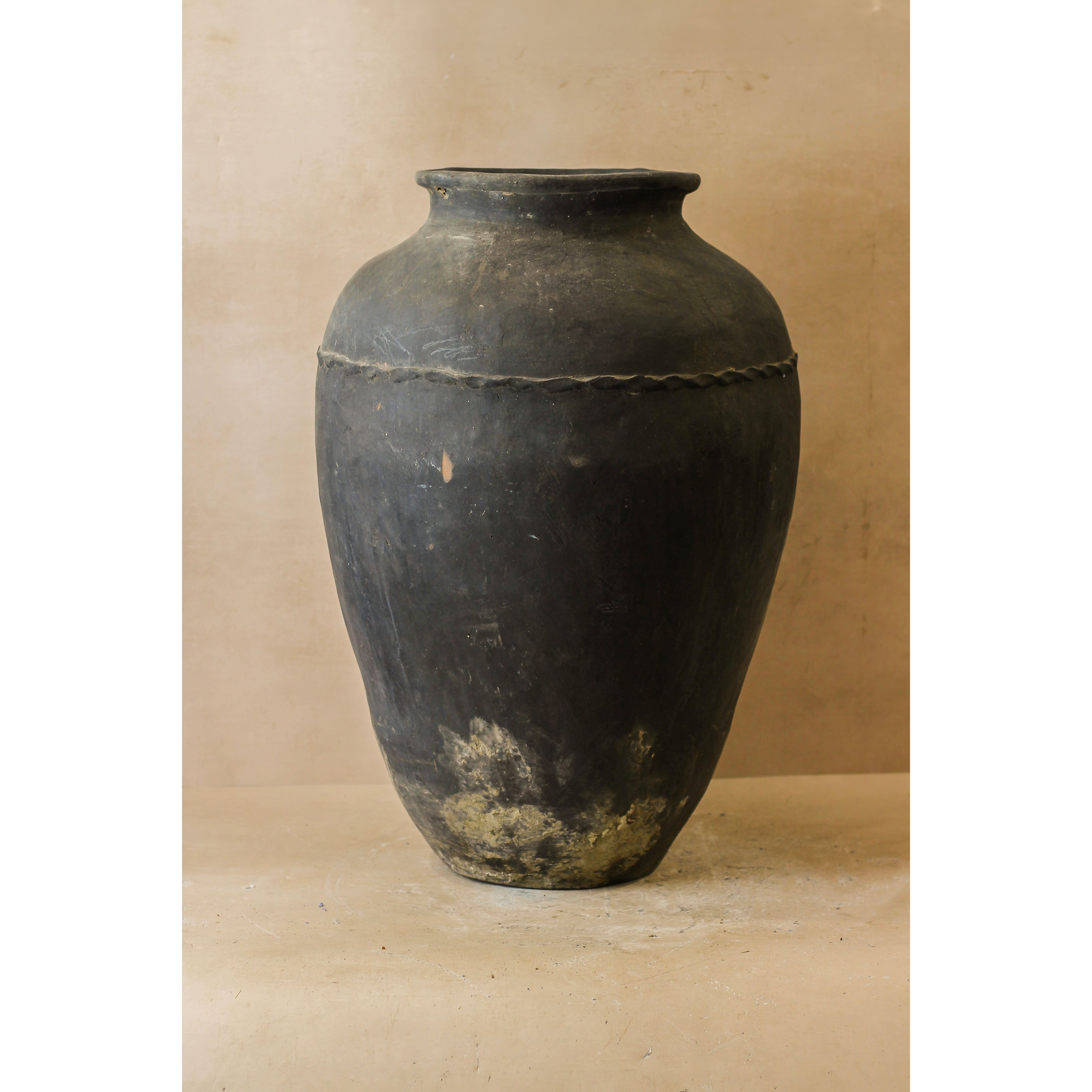 Schwarze asiatische Vintage-Töpfe - VB03