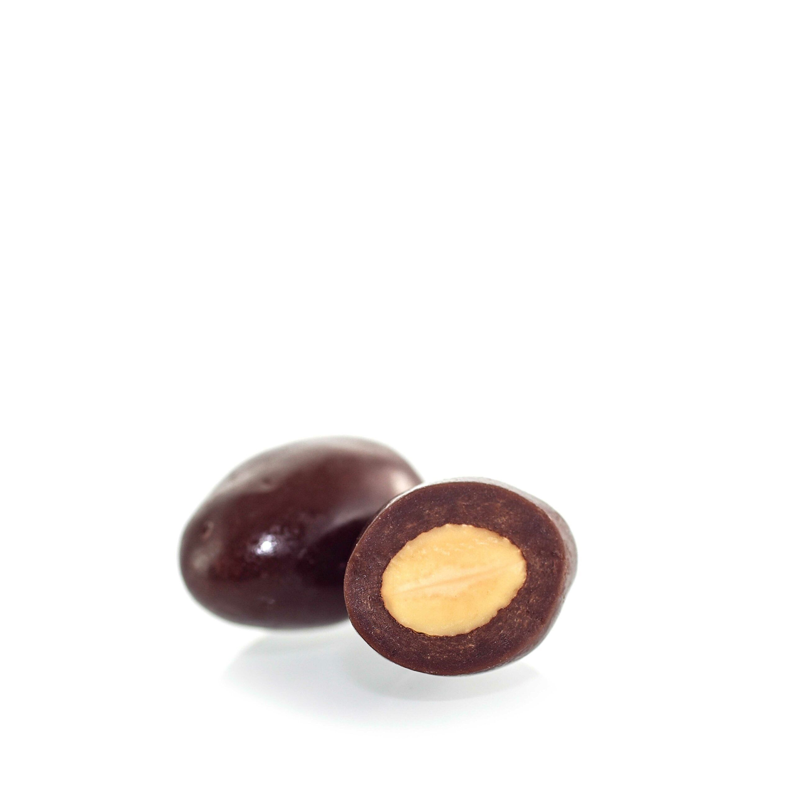 Almonds in vegan chocolate – speciality from Iceland 90g