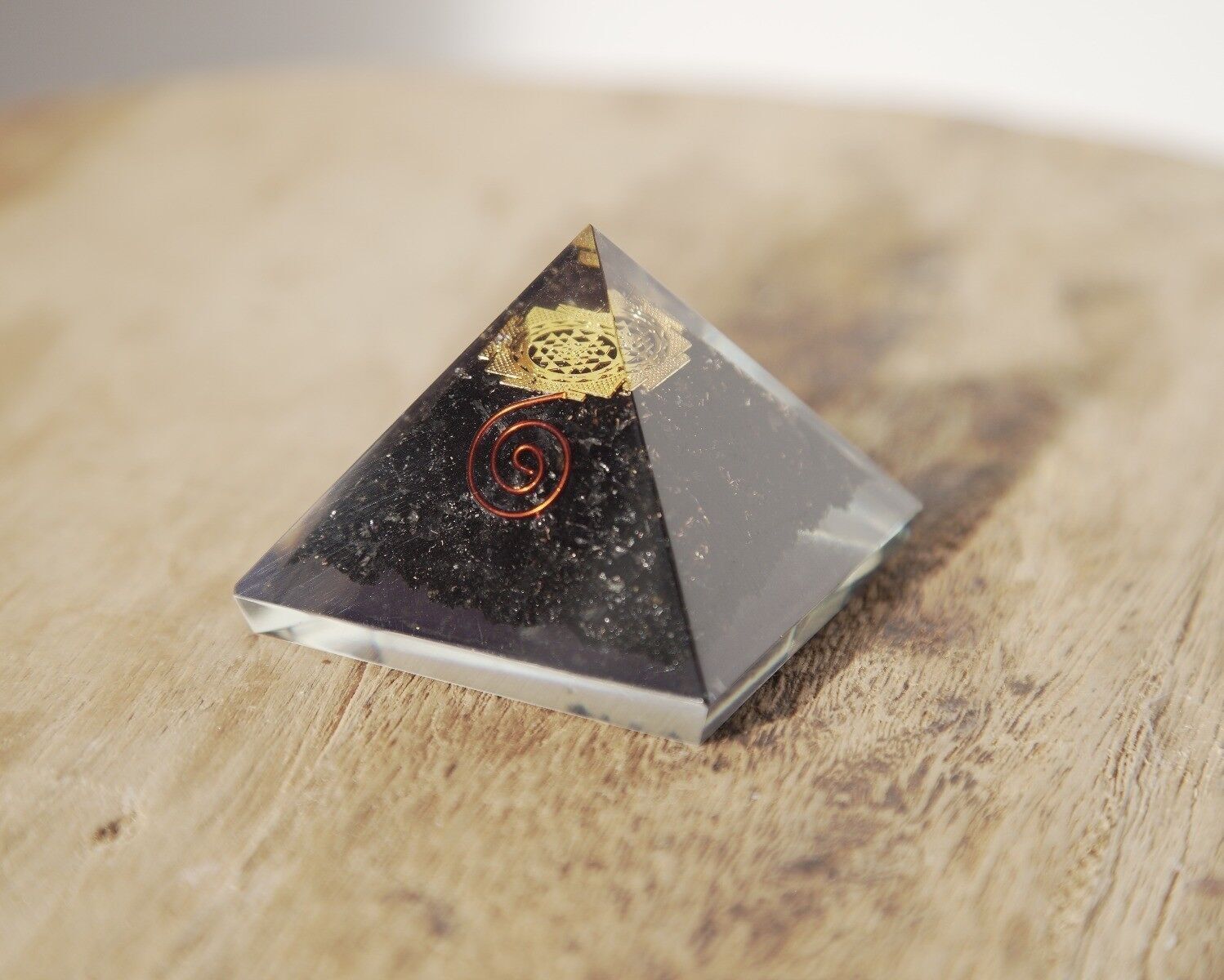 Piramide di Orgonite - Tormalina Nera, Sri Yantra 70 mm