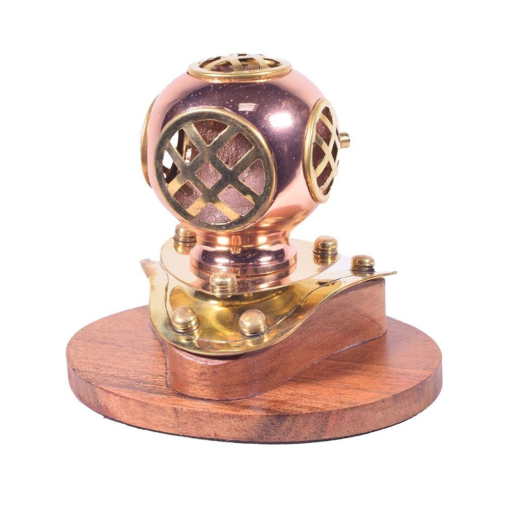 Kupferner Taucherhelm Mark V auf Holzsockel Größe