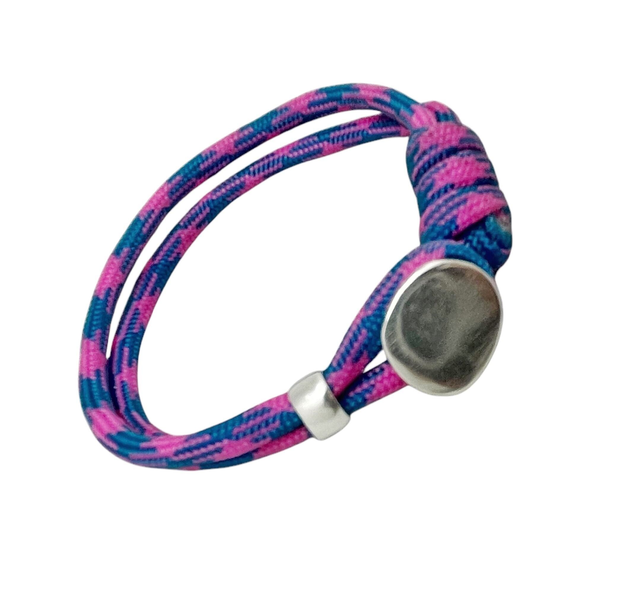 Bracciale con bottoni in paracord rosa e argento