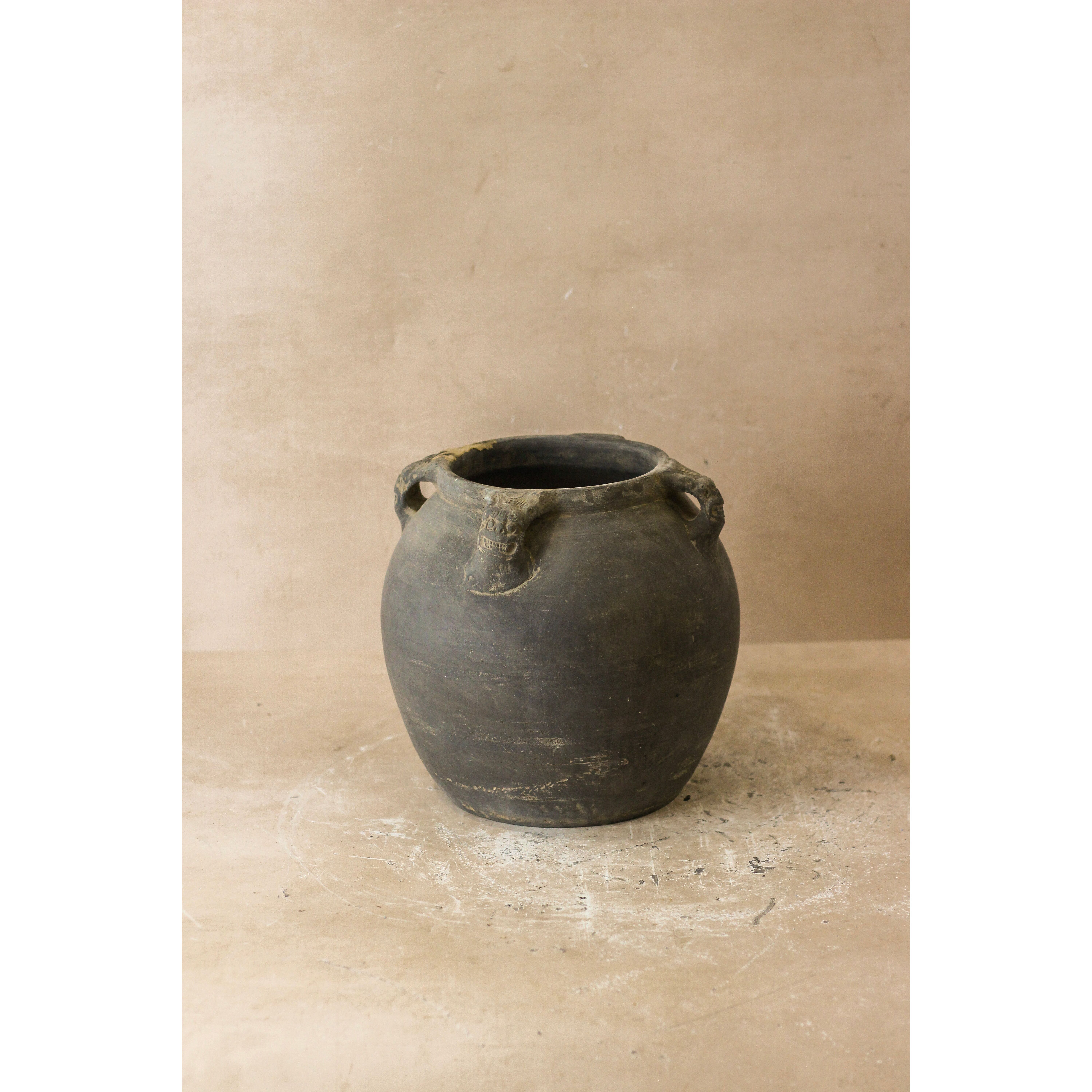 Vintage Lion Ears Dark Pot - De4.7