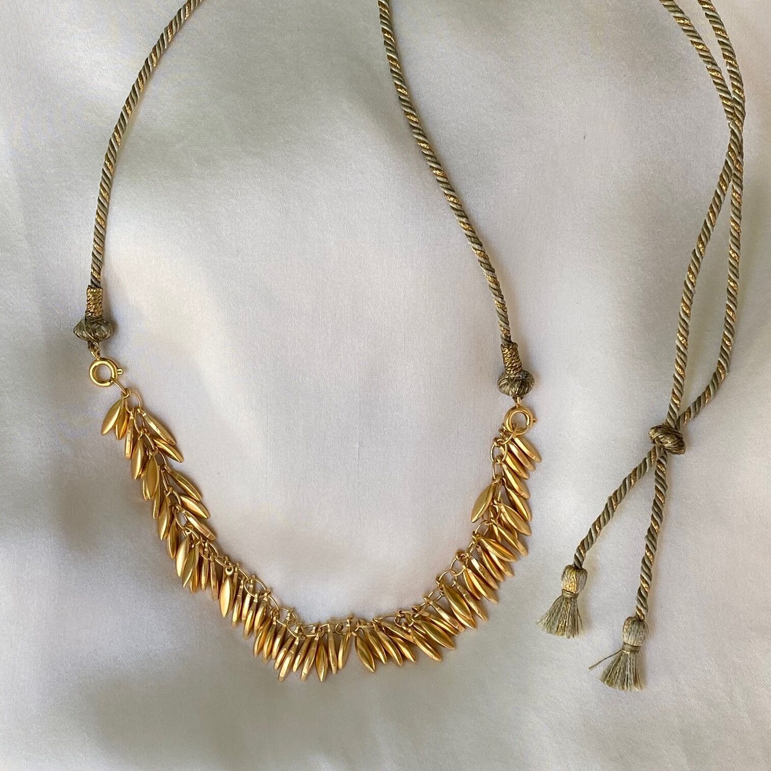 Collana multigoccia in filo e catena in oro - Mumbai