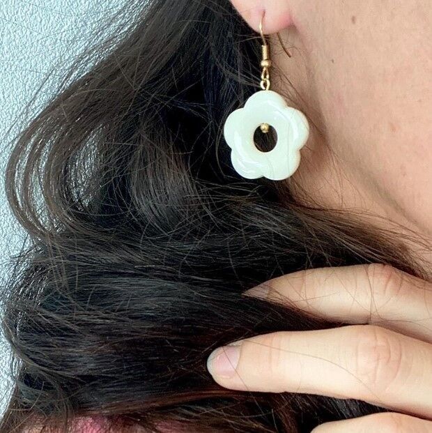 Orecchini a fiore in resina